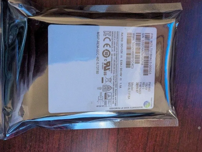 SSD-накопитель MZ-ILT3T8A SAMSUNG PM1643 3.84TB SAS 12G INTENSIVE 2.5'' SSD EMC 