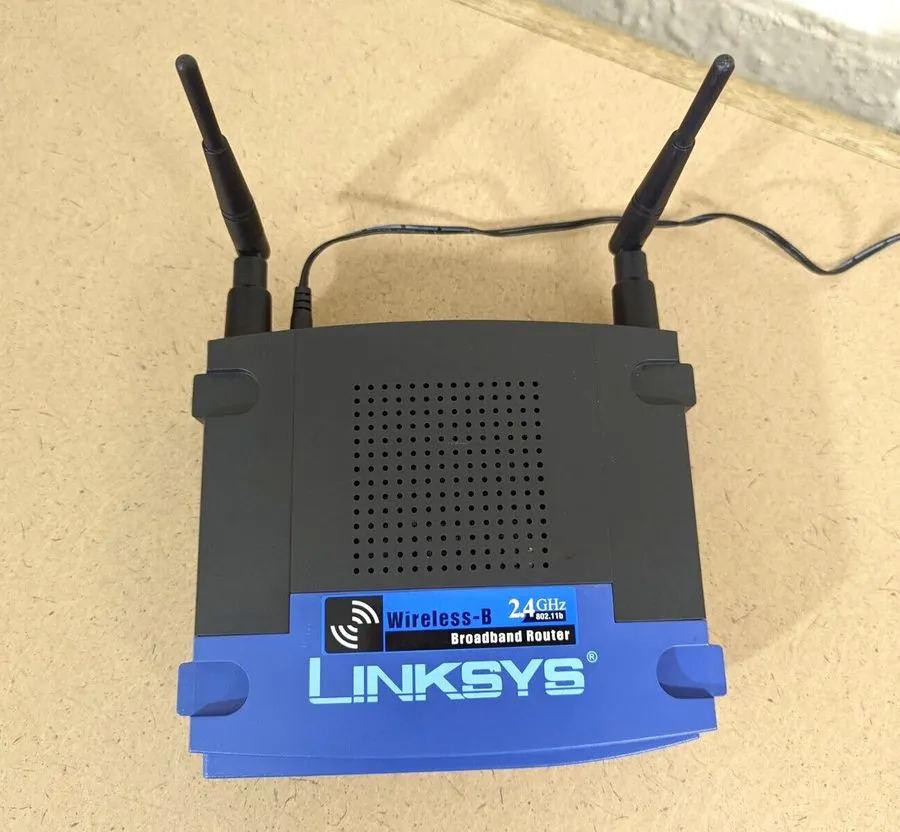 Маршрутизатор Linksys BEFW11S4 11 Mbps 4-Port 10/100 Wireless B Router