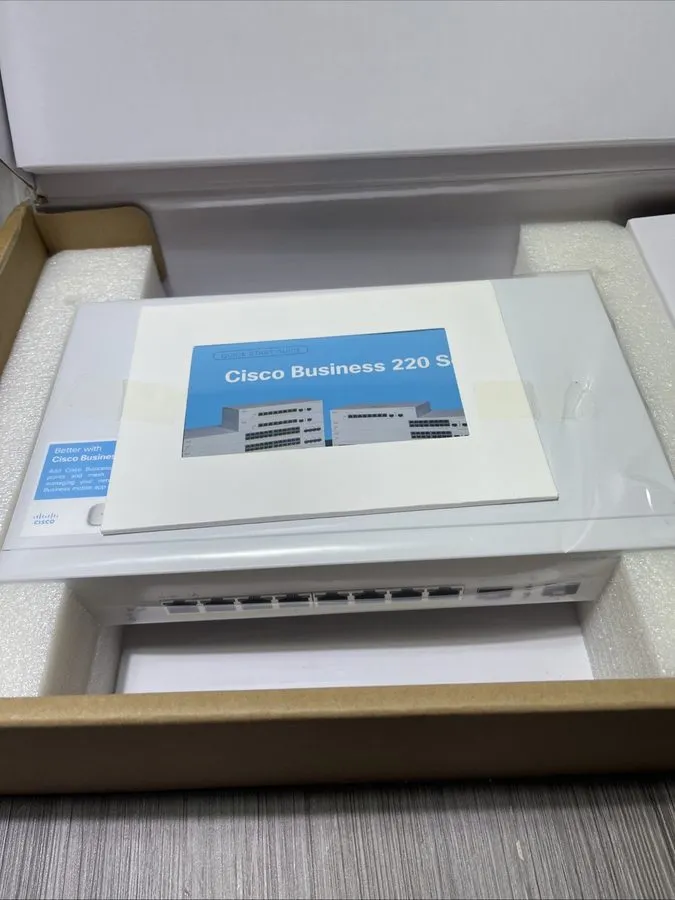 Коммутатор Cisco Business CBS220-8P-E-2G Ethernet Switch, 8 Ports Manageable Gig — фото лота 1
