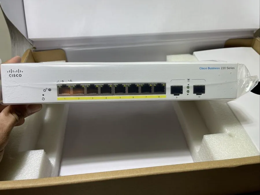 Коммутатор Cisco Business CBS220-8P-E-2G Ethernet Switch, 8 Ports Manageable Gig — фото лота 2
