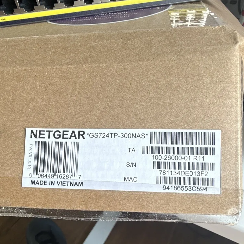 Коммутатор Netgear GS724TP-300NAS 24 Port PoE SFP Gigabit Ethernet Smart Managab — фото лота 1
