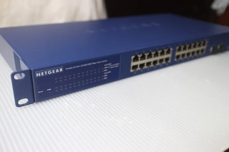 Коммутатор NETGEAR GS724T 24-Port Gigabit Managed Switch ProSAFE Rackmount VLAN