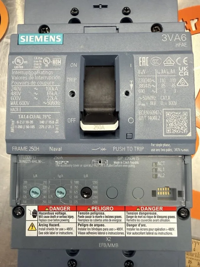 Автоматический выключатель Siemens 3VA6225-6HL36-0AA0 3 Pole 250 Amp 600V 22K Ci — фото лота 1