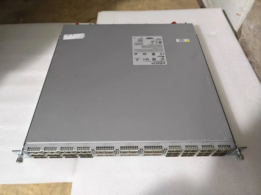 Коммутатор Arista DCS-7050SX3-48YC12-F 48 Port 25G SFP 12X 100GBE QSFP28 Switch