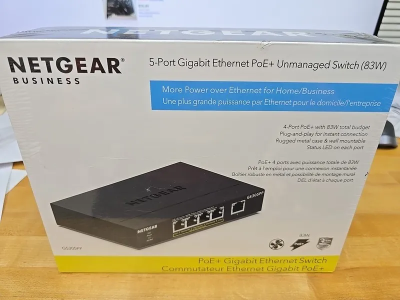 Коммутатор Netgear 83W GS305PP 5-Port Gigabit Ethernet PoE+ Unmanaged Switch