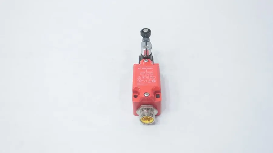 Реле безопасности Allen Bradley 440P-MSLS11N5 Guardmaster Limit Switch 240v-ac