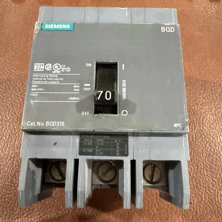 Автоматический выключатель Siemens BQD370 3 pole 70 amp bolt on 480v BQD Circuit — фото лота 1