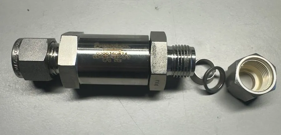 Клапан Swagelok SS-6C-KZ-1/3 Stainless Steel Poppet Check Valve FNSP — фото лота 1