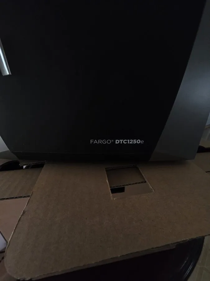 Принтер этикеток Fargo DTC1250e Dual Sided ID Card Printer & Complete Supplies P