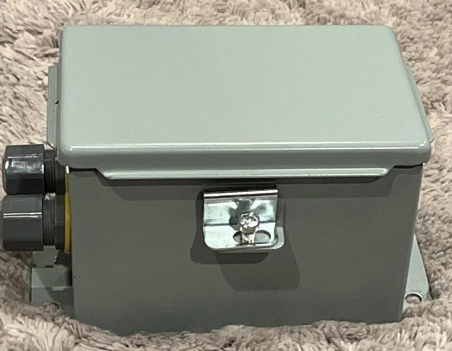 Монтажный шкаф Hoffman A6044CH Industrial Control Panel Enclosure 6" x 4" x 4"