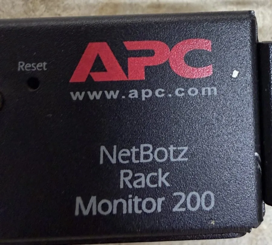 Стойка/шкаф APC NBRK0200 NetBotz Rack Monitor 200 Environmental Server Data Cent