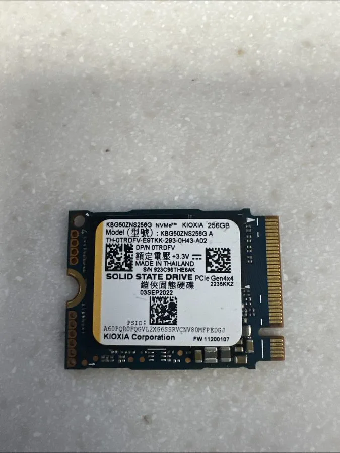 SSD-накопитель Kioxia Toshiba BG5 256GB KBG50ZNS256G SSD M.2 NVMe 2230 PCIe Gen4