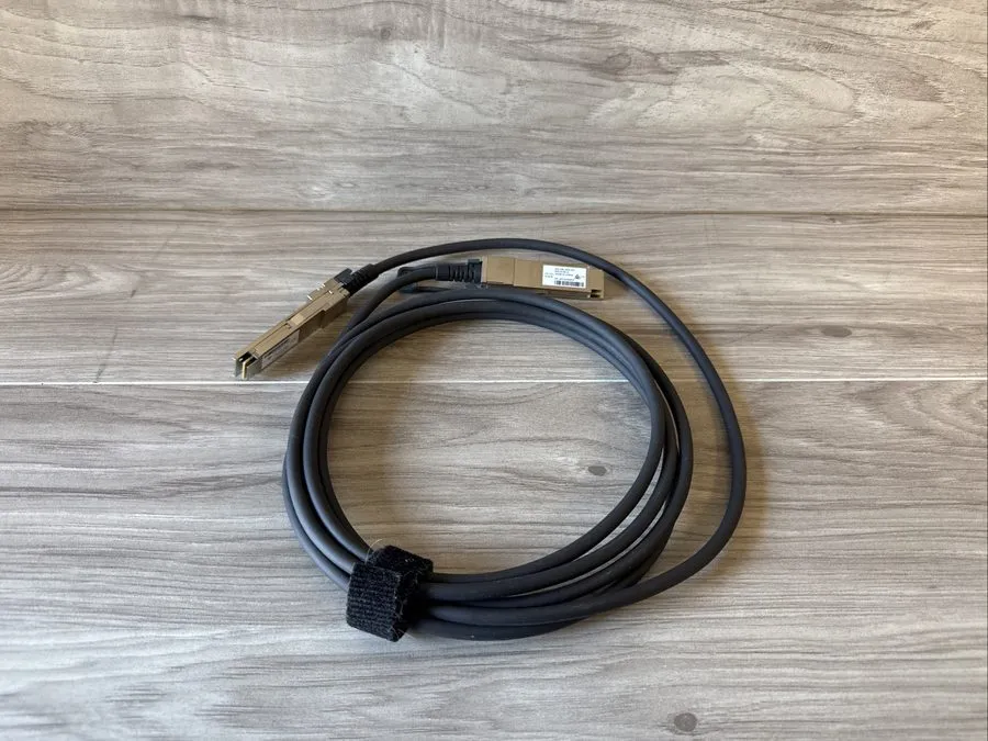 Коммутатор Cisco Meraki MS Switch Stacking Cable 3M MA-CBL-40G-3M — фото лота 1