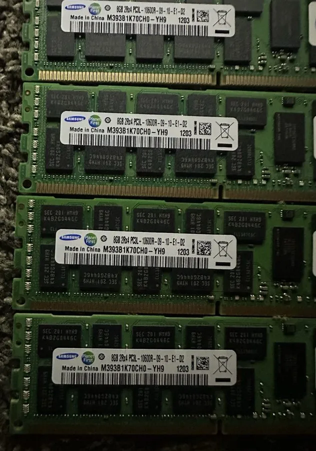 Модуль памяти Samsung 32GB (4x8GB) DDR3L-1333MHz PC3L-10600R Server RAM M393B1K7