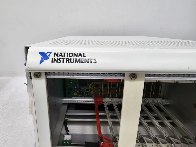 Шасси National Instruments NI PXI-1042Q Quiet 8-Slot 3U PXI Chassis