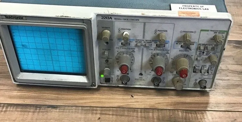 Осциллограф TEKTRONIX 2213A ANALOG OSCILLOSCOPE 250VAC