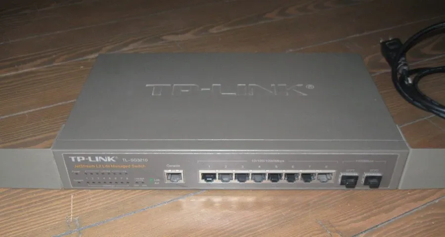 Коммутатор TP-LINK TL-SG3210 Gigabit 8-Port Managed Switch Damage Box
