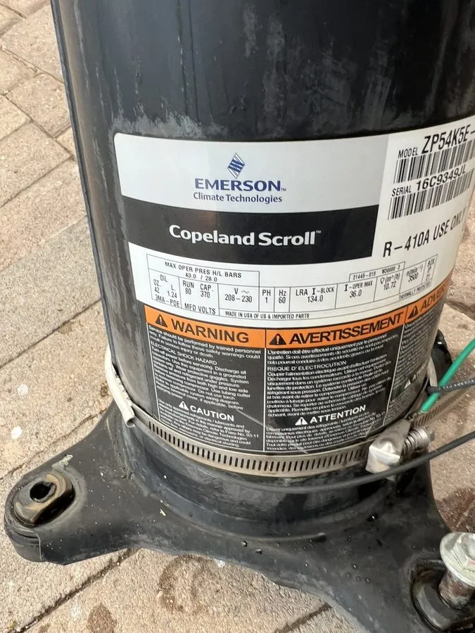 Компрессор COPELAND SCROLL COMPRESSOR model ZP54K5E PFV-13R year 2016 220v singl — фото лота 1