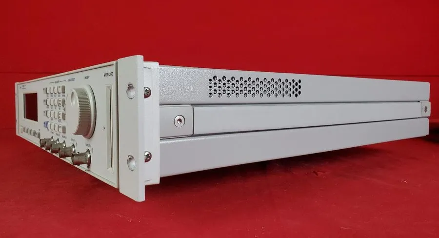 Тестер Agilent 81104A : 80 MHz Pulse-/ Pattern Generator, AS-IS