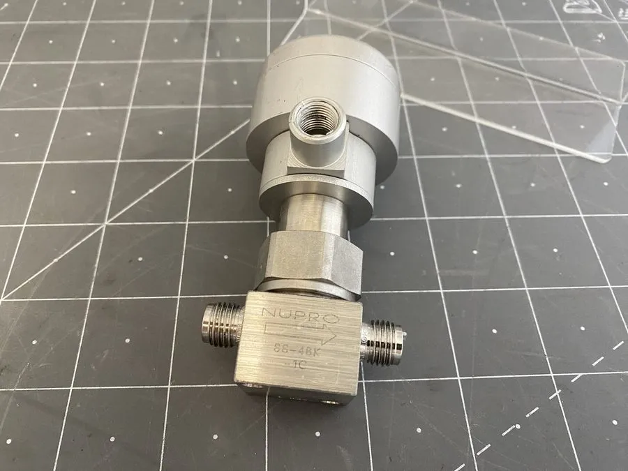 Клапан Nupro Swagelok SS-4BK V51 T Stainless Steel Bellows Sealed Valve