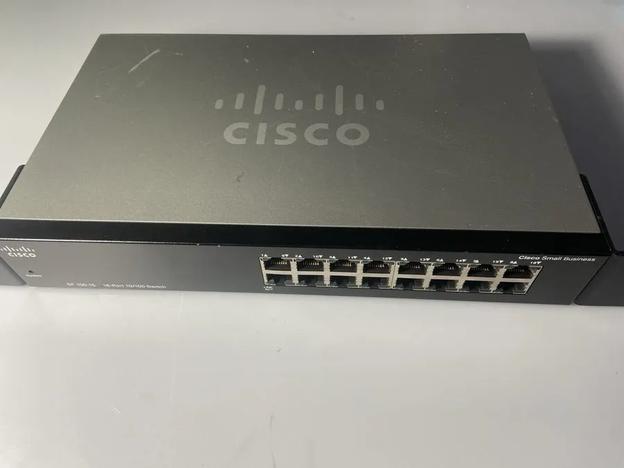 Коммутатор Cisco (SF100-16) 16 Ports Rack Mountable Ethernet Switch