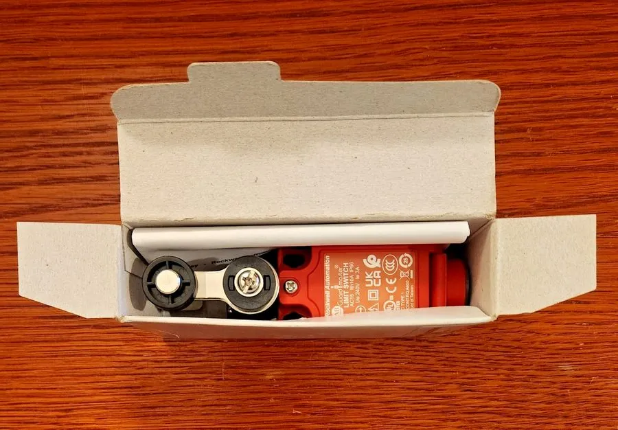 Реле безопасности Allen-Bradley 440P-CSLB12E /A Guardmaster Limit Switch