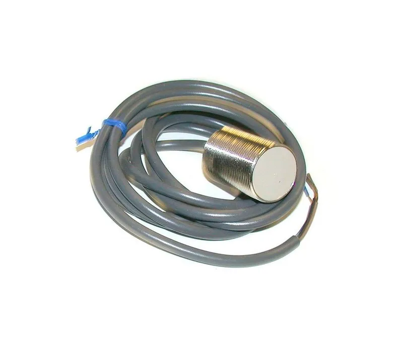Датчик приближения Omron E2E-X10E1 23X0 12-24VDC Proximity Sensor