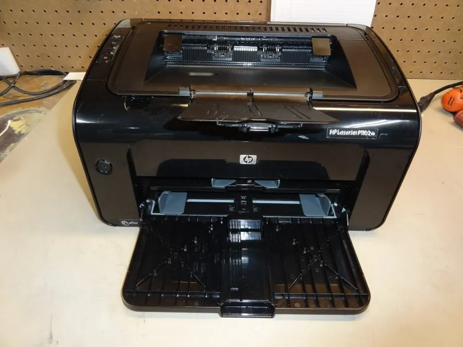 Лазерный принтер HP LaserJet Pro P1102w Wireless Monochrome Laser Printer Page c