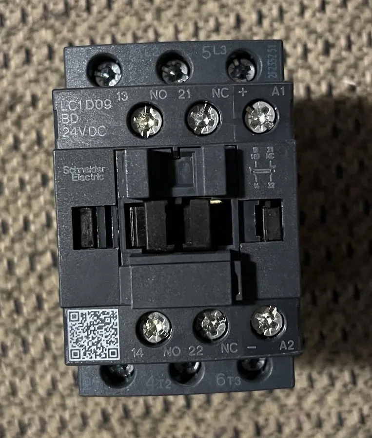 Контактор Schneider LC1D09BD TeSys D Contactor 9A 24VDC Coil + LAD4TBDL 3 Pole