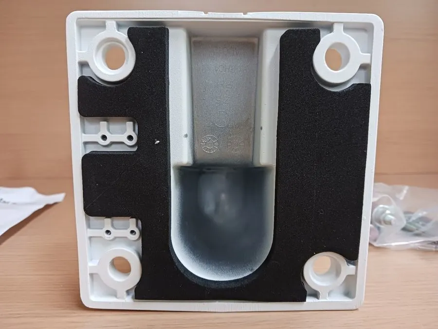 Камера Hik Bracket DS-1272ZJ-110 Wall Mount Bracket