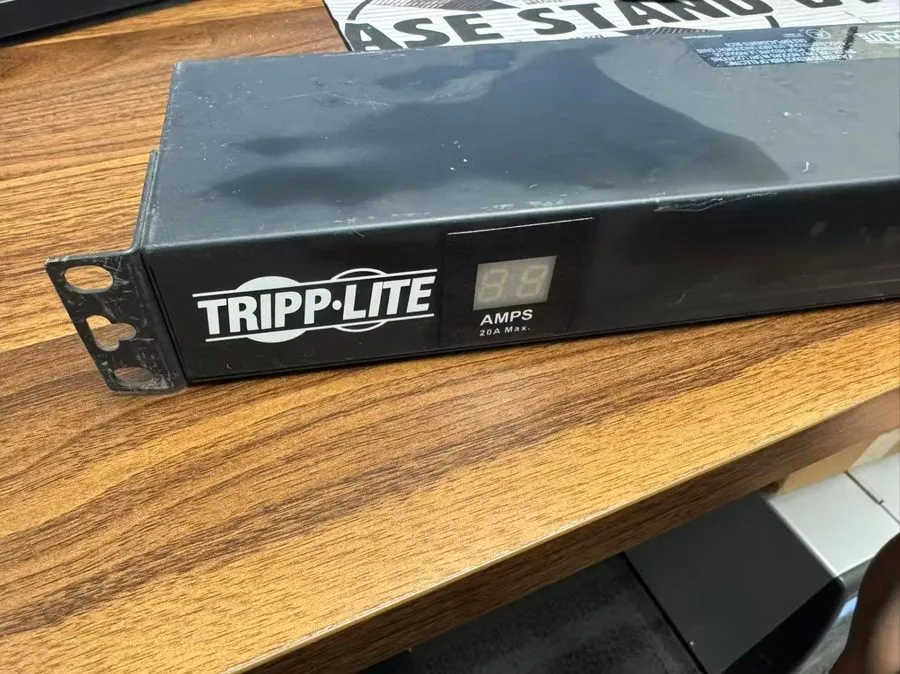Блок розеток PDU Tripp Lite PDUMH20 120V 20A 12-Outlet Single Phase Local Metere