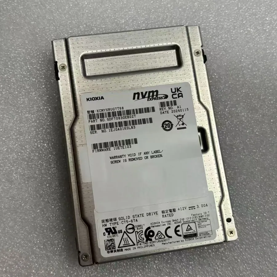 SSD-накопитель Kioxia KCMYXRUG7T68 SDF7083GEB02T 7.68TB NVME 2.5 inch SSD Hard D