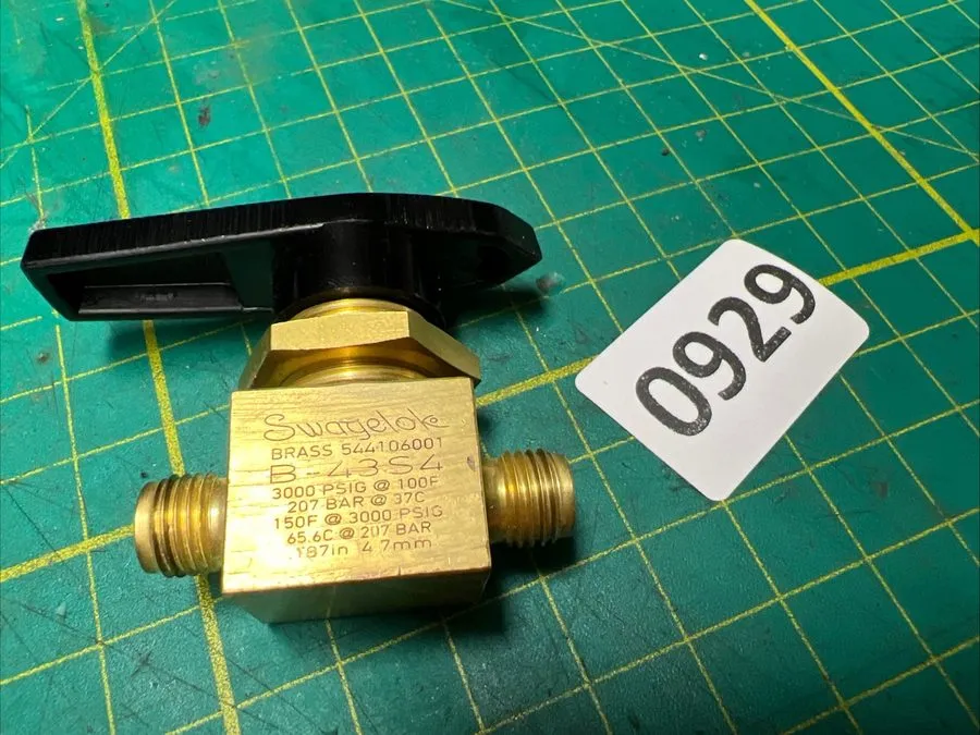 Клапан swagelok lever B-43S4 3000 PSI 1/4” LEVER VALVE