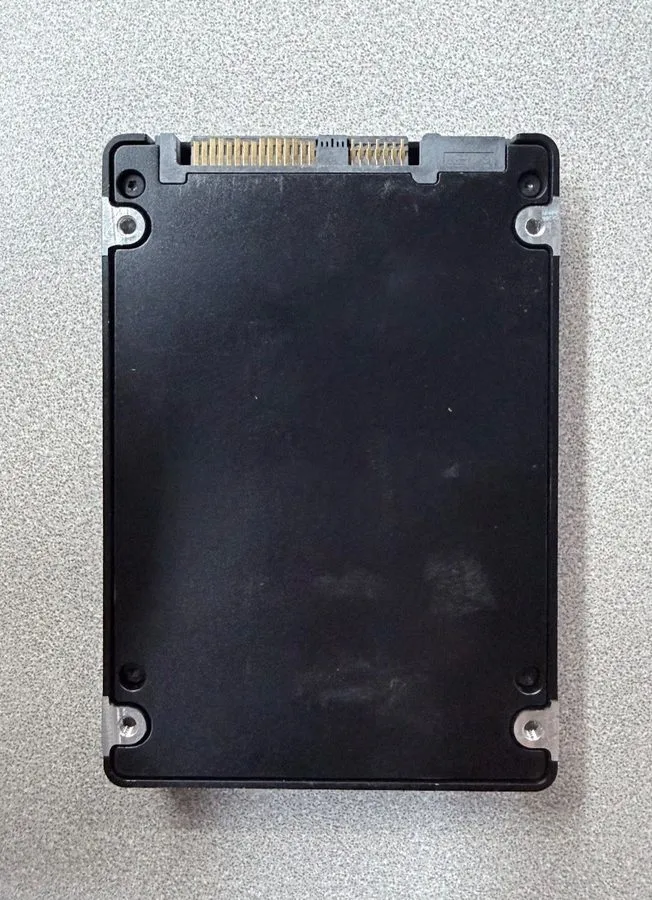 SSD-накопитель Samsung PM1635A 960GB SSD 2.5" SAS 12G/S MZILS800HEHP-000G3 MZ-IL