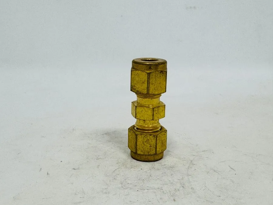 Разъём Swagelok Brass 1/4" x 1/4" Tube OD Union Connector Fitting B-400-6