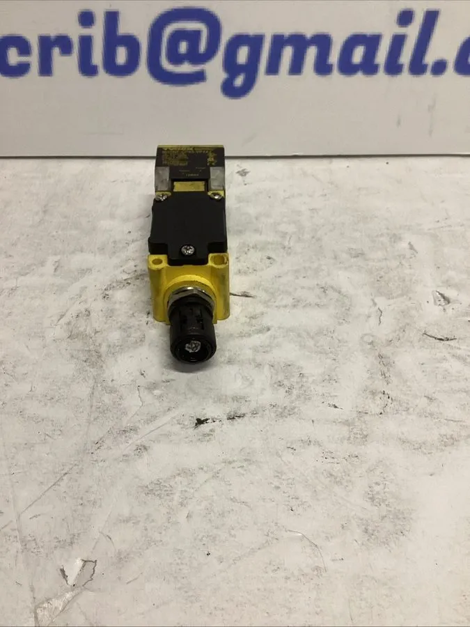 Датчик приближения Turck Proximity Switch Sensor Ni20NF-CP40-VP4X2 K-944