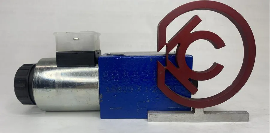 Пневмораспределитель Rexroth R900561274 24 VDC 124 A Hyrdaulic Directional Contr