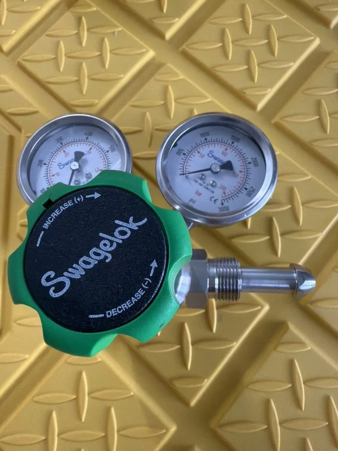Трубопроводная арматура Pressure Regulator Swagelok Stainless Steel 2-Stage, KPR — фото лота 2