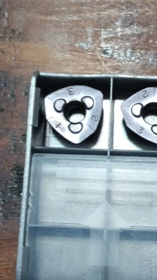 Режущий инструмент ISCAR Milling Insert: FF WOMT 09T320T, Carbide 0.1560"/ 0.570 — фото лота 1