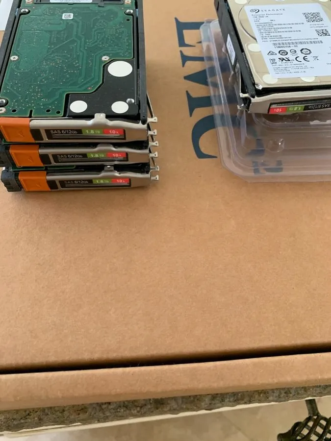 Жёсткий диск EMC UNITY 005051636 1.8TB 10K 12GBps 2.5" SAS HDD 005051633 D3-2S10