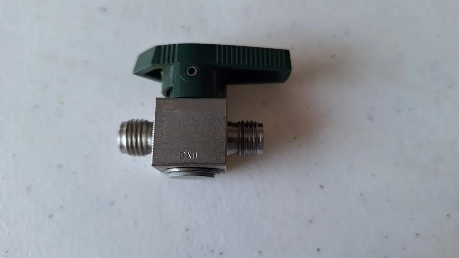 Клапан SWAGELOK SS-4P4T QUARTER TURN PLUG VALVE 1/4" TUBE OD 316SS