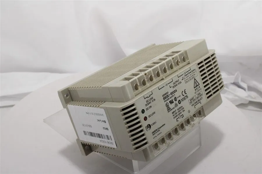 Блок питания Omron S82K S82K-10024 Switching Power Supply 24VDC 4.2A 100W DIN Ra — фото лота 1