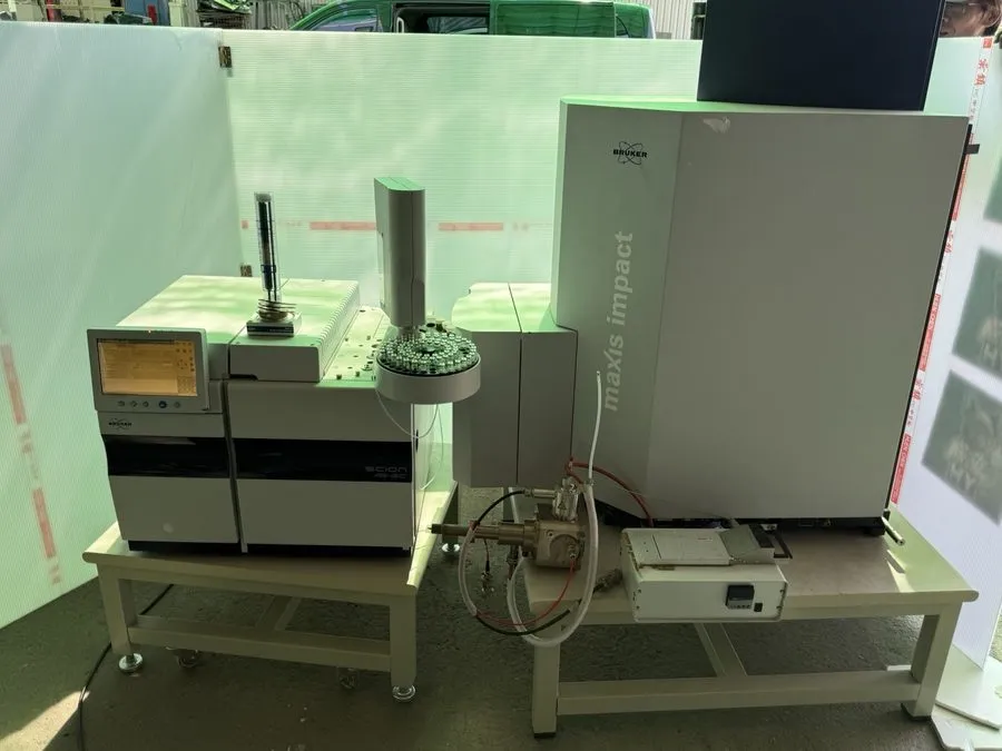 Лабораторный прибор Bruker maXis impact QTOF MS 456-GC CP-8400 System Powers On 