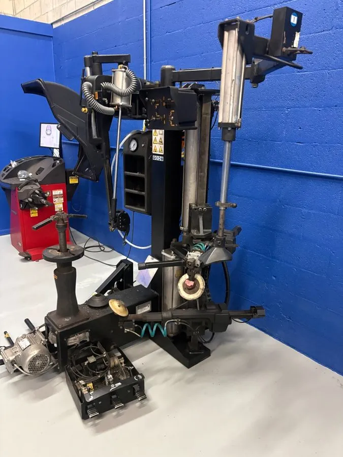Шиномонтажный станок Snap-on ATC-900 Automatic Tire Changer Machine — фото лота 2