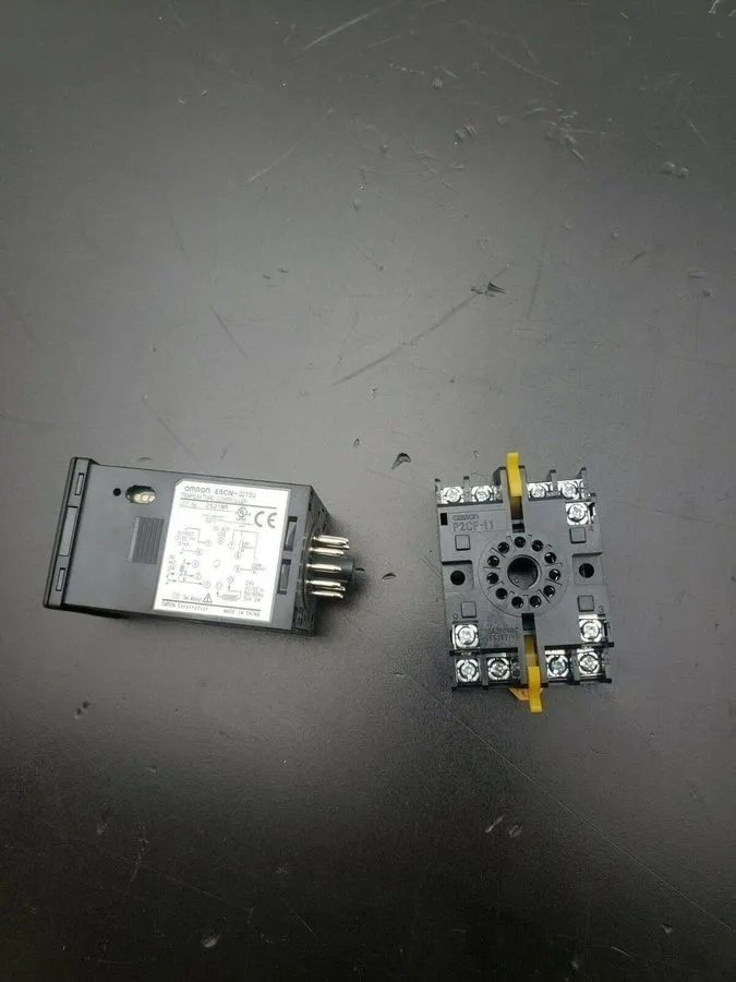 Датчик температуры OMRON E5CN-Q2TDU TEMPERATURE CONTROLLER 100-240VAC. with P2CF — фото лота 2