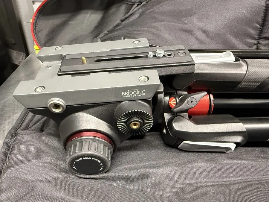 Оборудование видеонаблюдения Manfrotto MVH502AH Fluid Video Head with MT055XPRO3 — фото лота 1