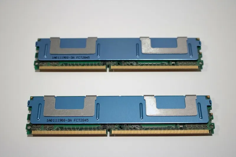 Модуль памяти HP Micron 2GB (2 x 1GB) DDR2 PC2-5300F RAM (MT18HTF12872FDY-667F1N