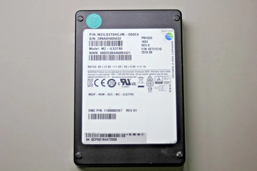 SSD-накопитель Samsung PM1633 3.84TB SSD SAS Solid State Drive MZILS3T8HCJM-000C