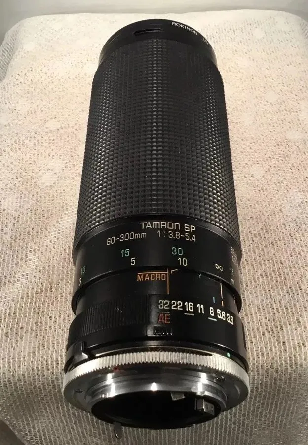 Объектив Tamron SP 60-300mm f/3.8-5.4 Lens with Case, UV Filter & Lens Hood — фото лота 2