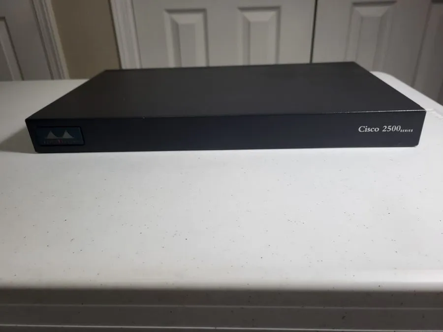 Маршрутизатор Cisco 2507 Router/16 Port Hub PRICE REDUCED tO
